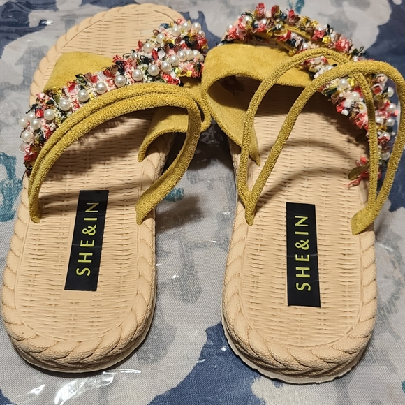 Sandals - Picture 3 of 3